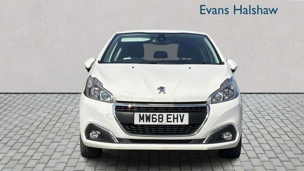 Peugeot 208 1.2 Puretech 82 Signature Start Stop 2019 White #4