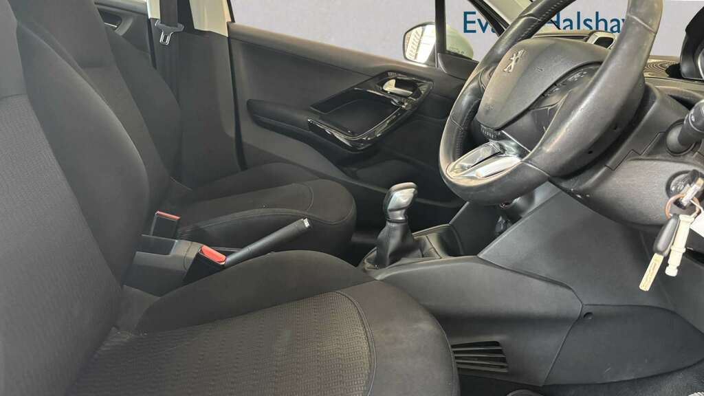 Peugeot 208 1.2 Puretech 82 Signature Start Stop 2019 White #3