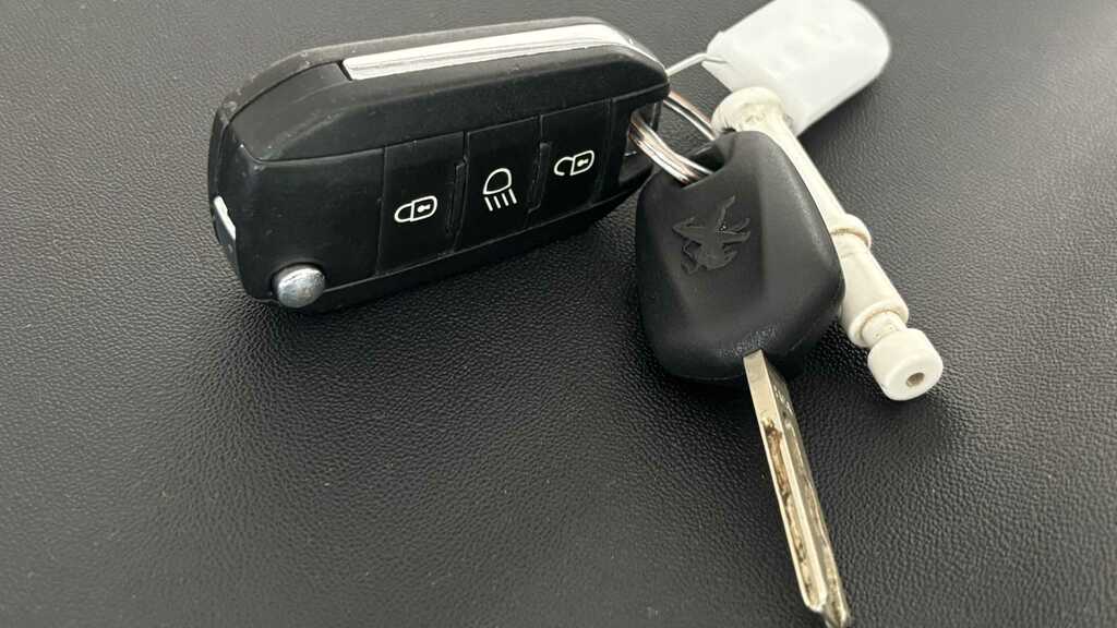 Peugeot 208 1.2 Puretech Signature Euro 6 Ss Grey #16