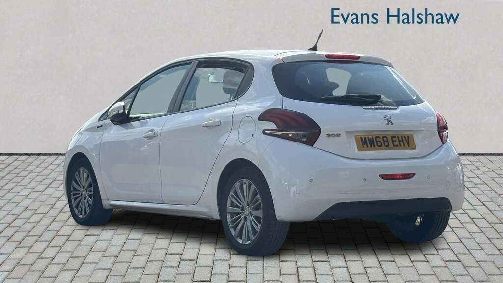 Peugeot 208 1.2 Puretech 82 Signature Start Stop 2019 White #2