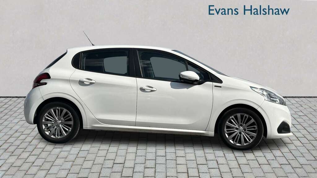 Peugeot 208 1.2 Puretech 82 Signature Start Stop 2019 White #6
