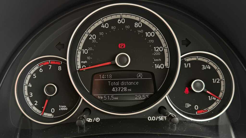 Volkswagen Up Move Tech Edition Red #8