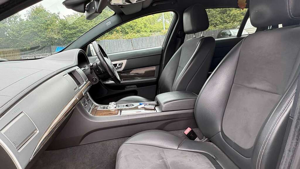 Jaguar XF 2.2D R-sport Black Sportbrake Euro 5 Ss White #11