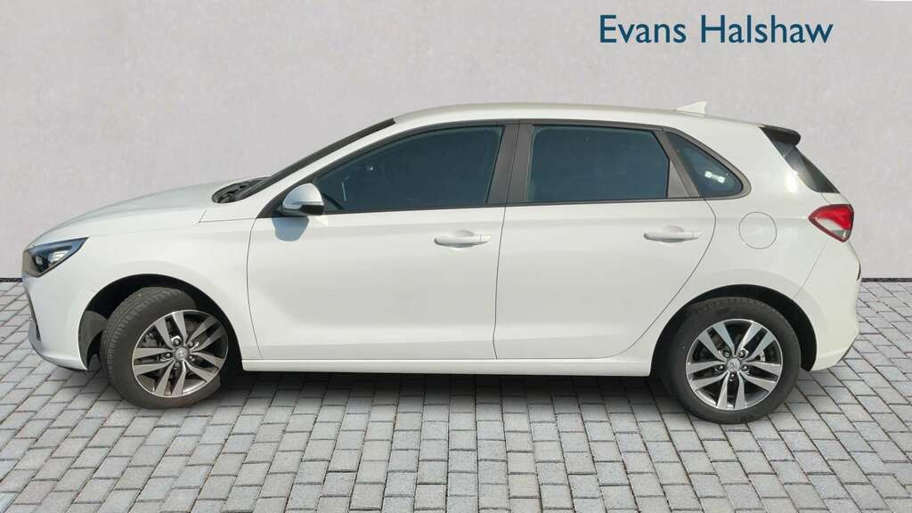 Hyundai I30 1.4T Gdi Se Nav 2017 White #3
