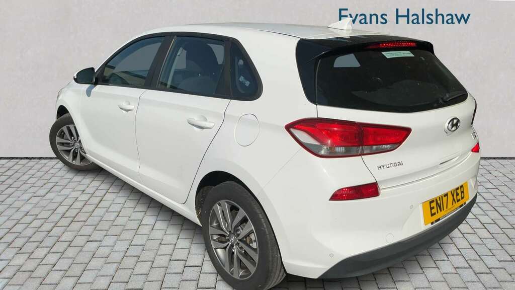 Hyundai I30 1.4T Gdi Se Nav 2017 White #2