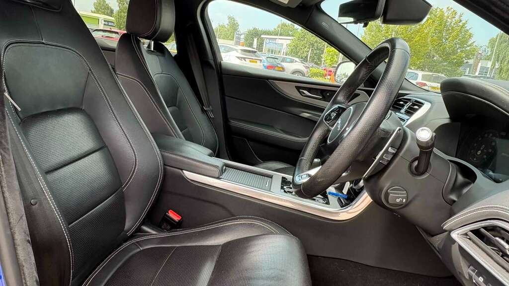 Jaguar XE 2.0D R-dynamic Se 2019 Blue #5