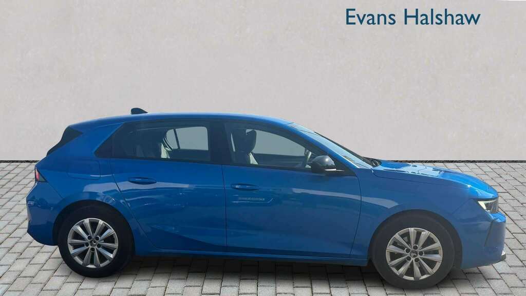 Vauxhall Astra 1.2 Turbo 130 Design 2024 Blue #3
