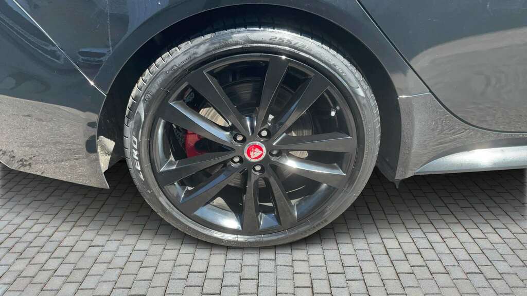 Jaguar XE 2.0 D200 R-dynamic Black 2021 YT21FXA Black #4