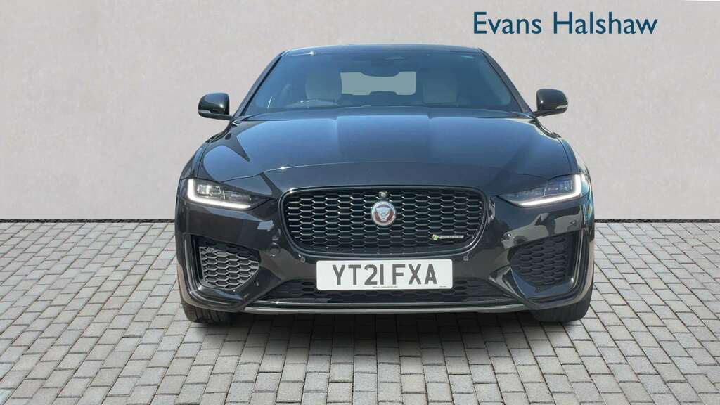 Jaguar XE 2.0 D200 R-dynamic Black 2021 YT21FXA Black #2