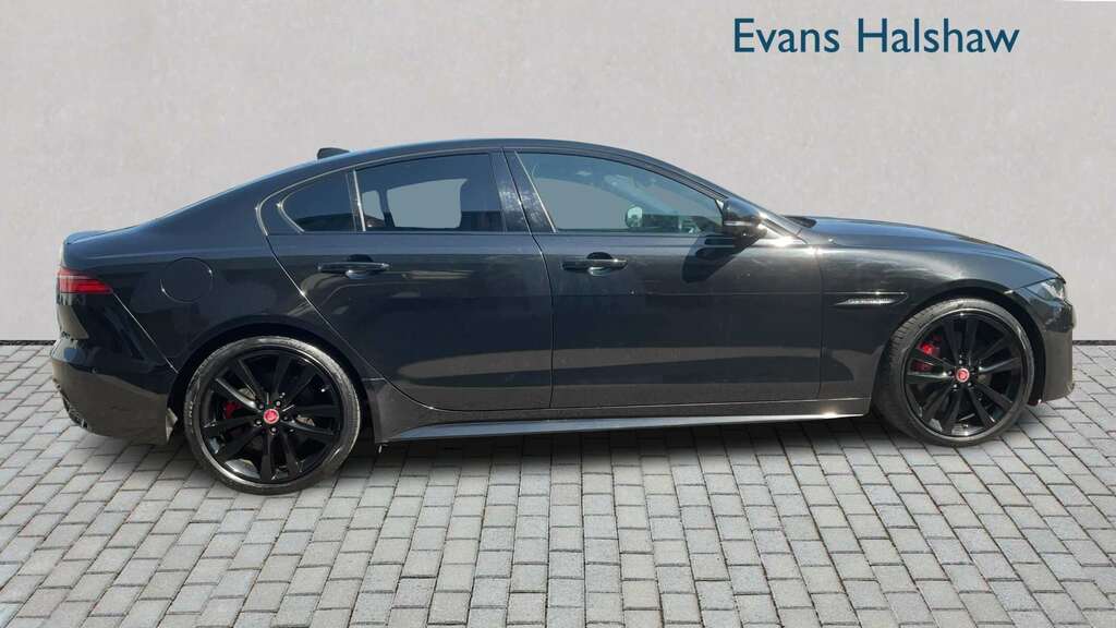 Jaguar XE 2.0 D200 R-dynamic Black 2021 YT21FXA Black