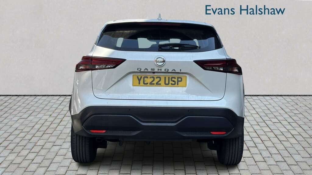 Nissan Qashqai 1.3 Dig-t Mh 158 Acenta Premium Xtronic 2022 White #4