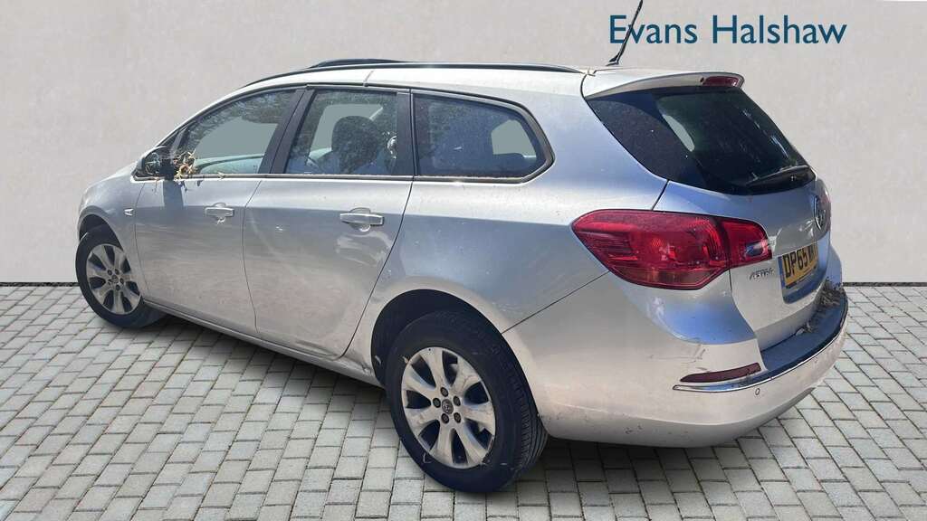 Vauxhall Astra 1.6I 16V Design 2015 Silver #2