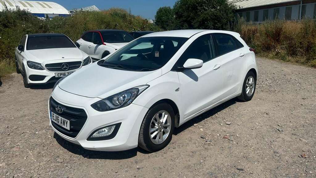 Hyundai I30 1.6 Crdi Blue Drive Se 2016 White #4