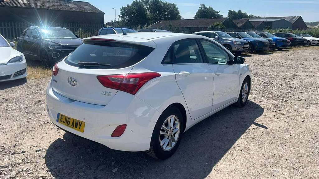 Hyundai I30 1.6 Crdi Blue Drive Se 2016 White #5