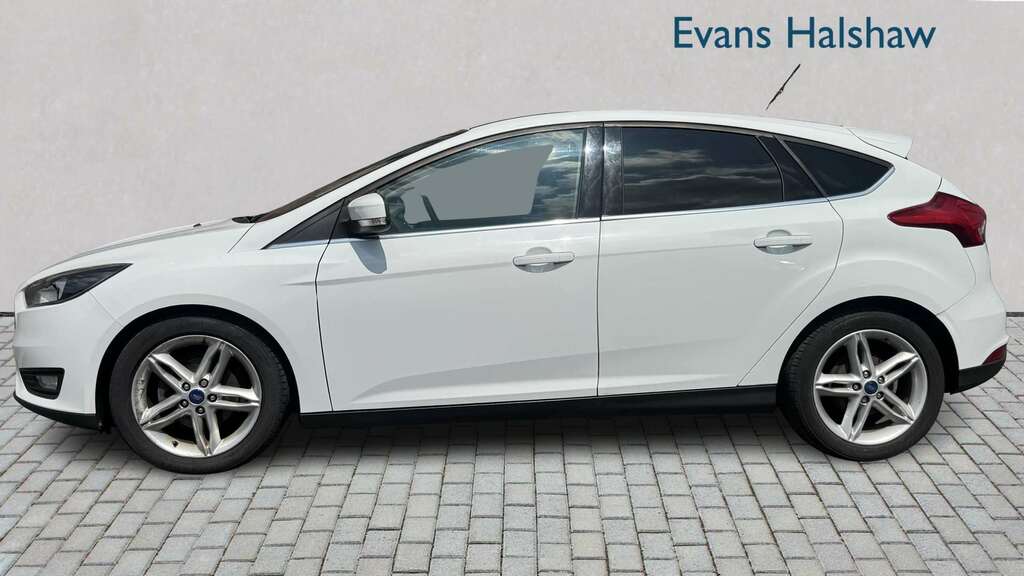 Ford Focus 1.0 Ecoboost 125 Zetec 2016 EK16UJW White #3