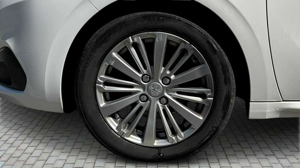 Peugeot 208 1.2 Puretech 82 Signature Start Stop 2019 White #4