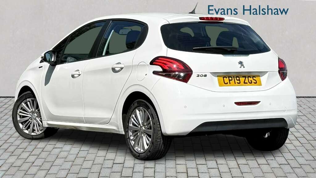 Peugeot 208 1.2 Puretech 82 Signature Start Stop 2019 LU12DUN White #2