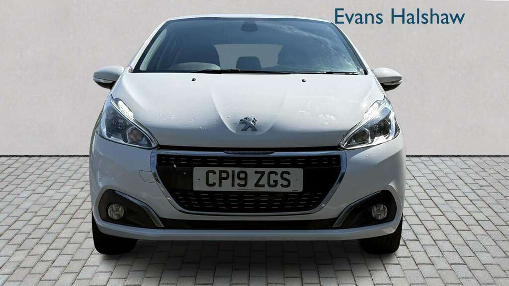 Peugeot 208 1.2 Puretech 82 Signature Start Stop 2019 LU12DUN White #4