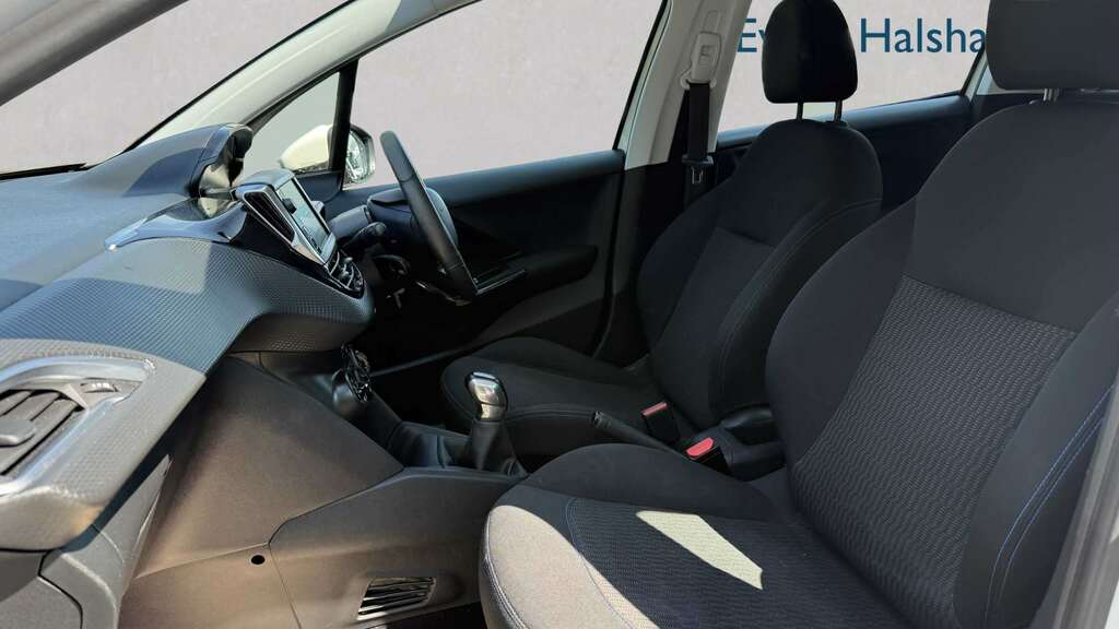 Peugeot 208 1.2 Puretech 82 Signature Start Stop 2019 White #6