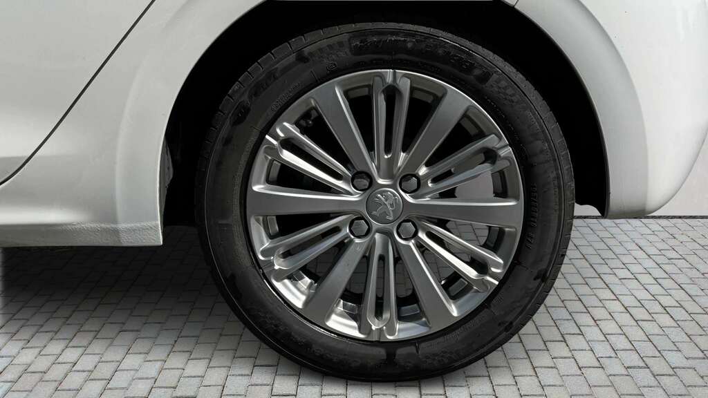 Peugeot 208 1.2 Puretech 82 Signature Start Stop 2019 White #5
