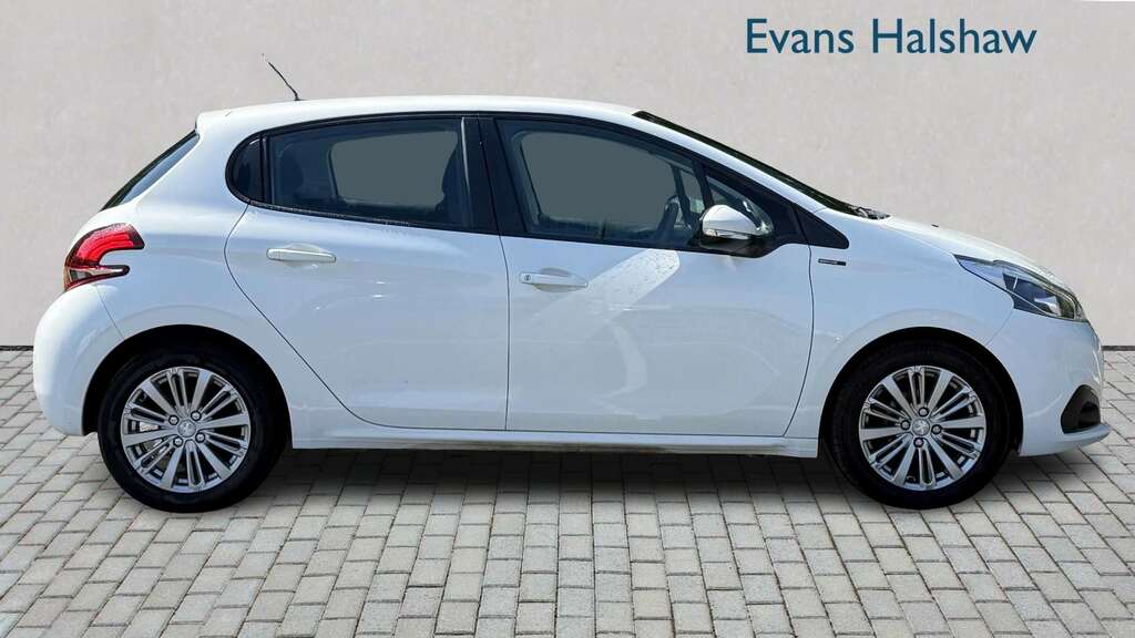 Peugeot 208 1.2 Puretech 82 Signature Start Stop 2019 White #2