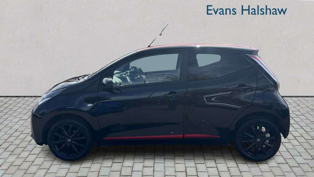 Toyota Aygo 1.0 Vvt-i X-press 2017 YL17UXO Black #2