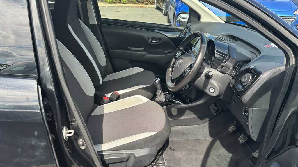Toyota Aygo 1.0 Vvt-i X-press 2017 YL17UXO Black #6