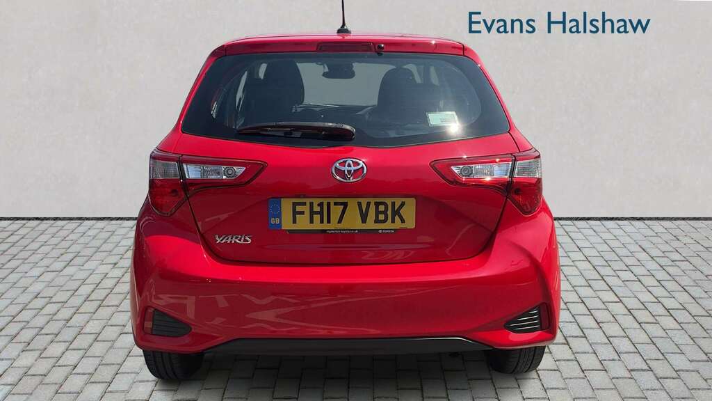 Toyota Yaris 1.5 Vvt-i Icon 2017 Red #4