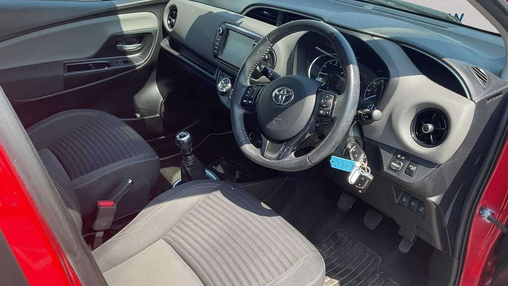 Toyota Yaris 1.5 Vvt-i Icon 2017 Red #6