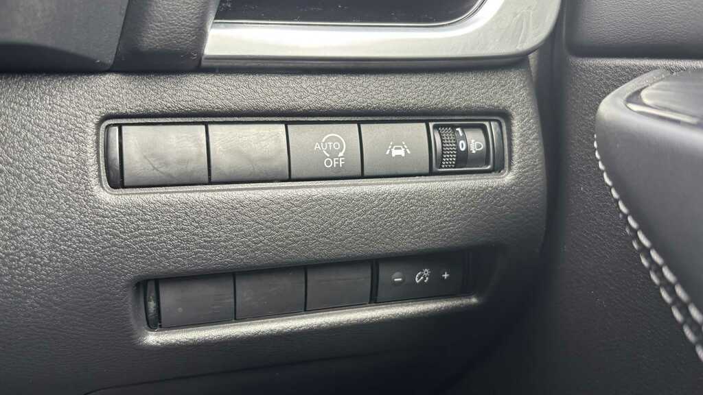 Nissan Qashqai Nissan Qashqai 1.5 E-power N-connecta Glass Roof Black #17