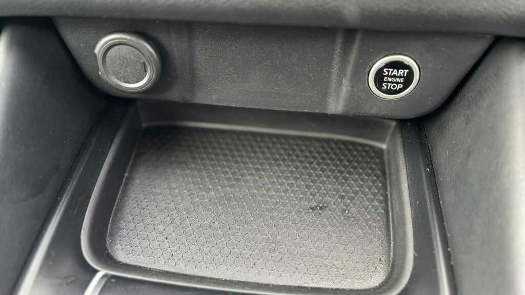 Nissan Qashqai Nissan Qashqai 1.5 E-power N-connecta Glass Roof Black #19