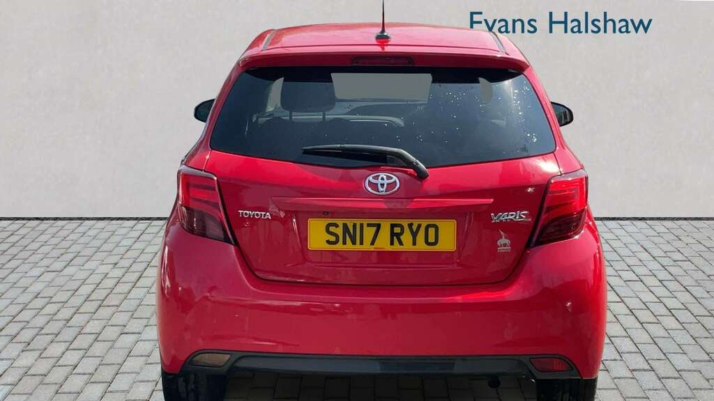 Toyota Yaris 1.33 Vvt-i Design 2017 Red