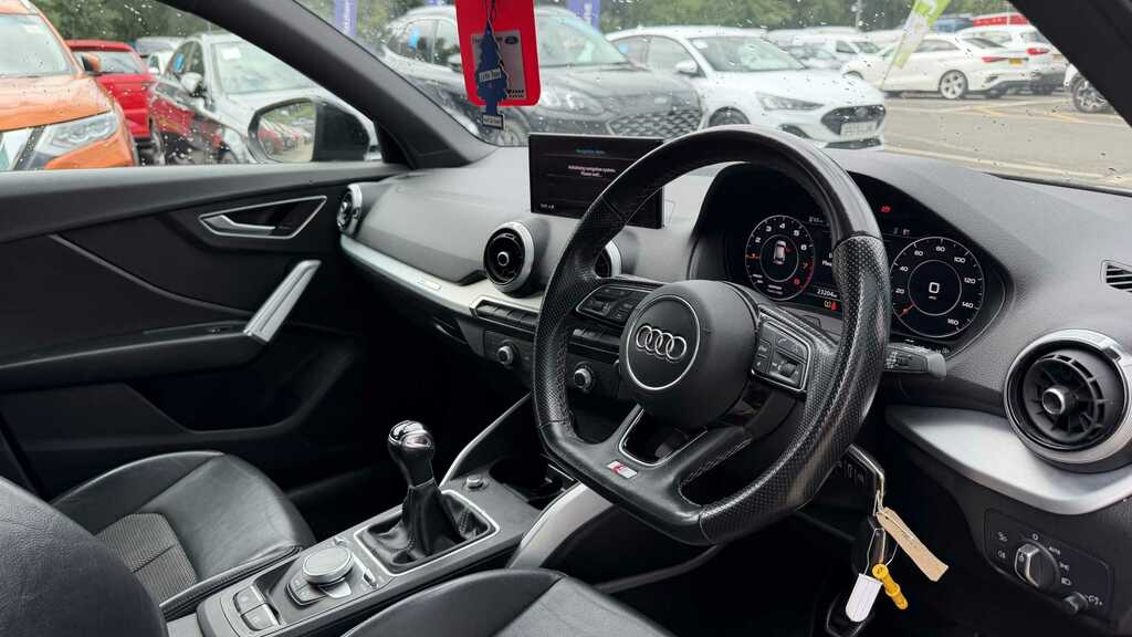 Audi Q2 35 Tfsi Black Edition 2021 Black #5