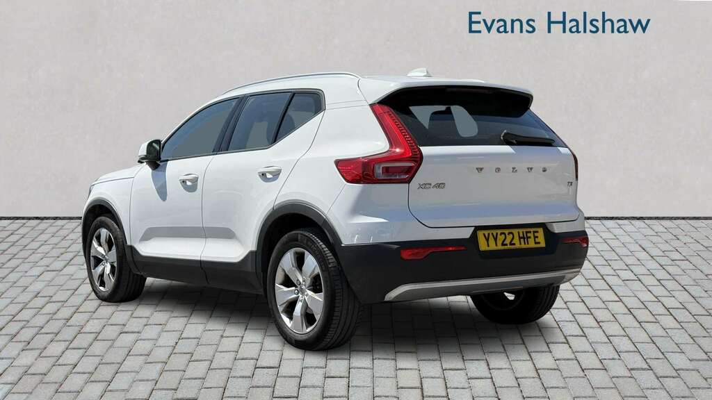 Volvo XC40 1.5 T3 163 Momentum Geartronic 2022 White #2