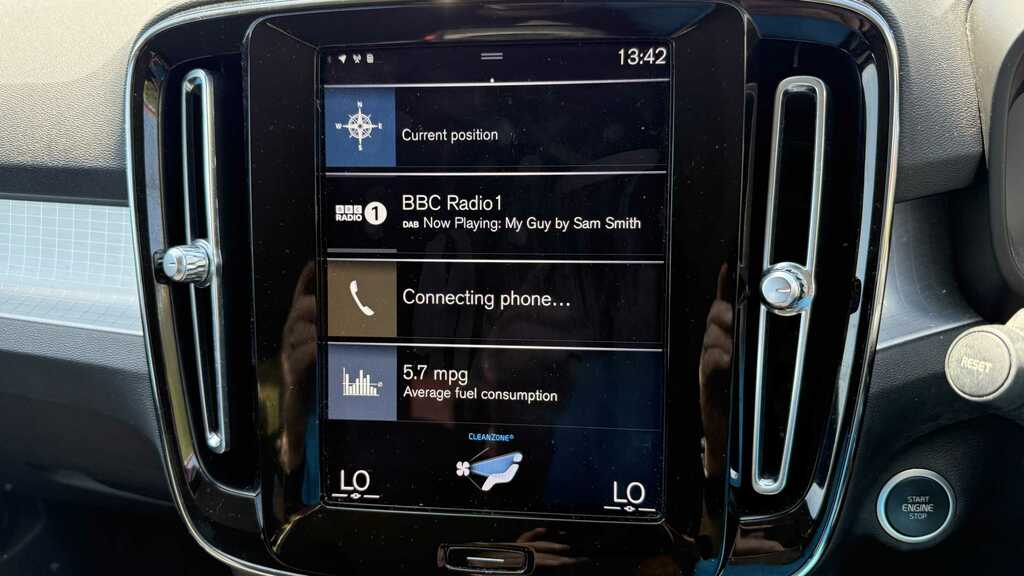 Volvo XC40 Core Blue #13