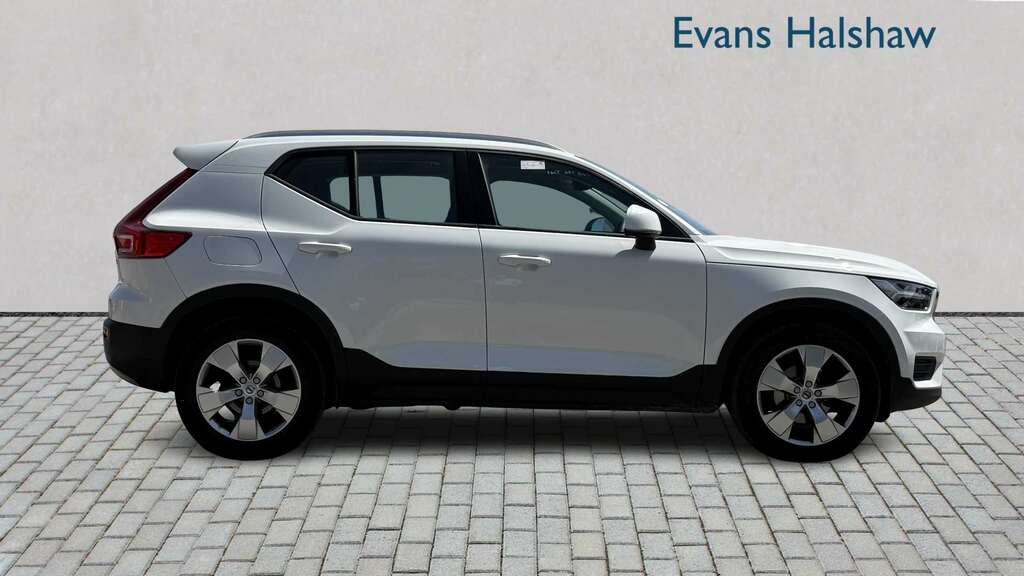 Volvo XC40 1.5 T3 163 Momentum Geartronic 2022 White #6