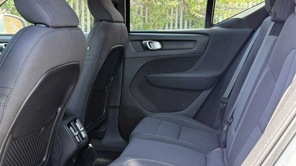 Volvo XC40 Core Blue #10