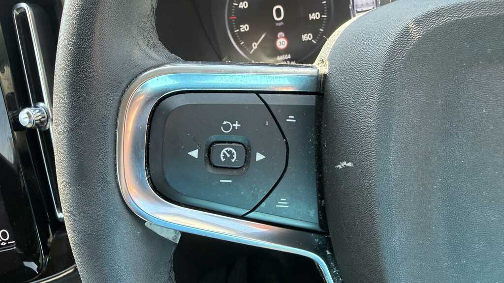 Volvo XC40 Core Blue #15