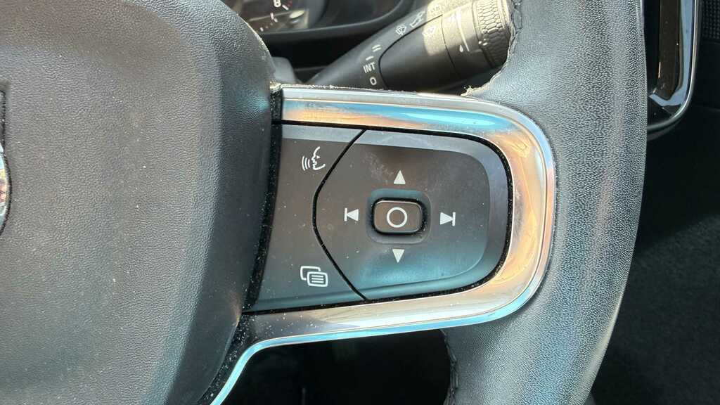 Volvo XC40 Core Blue #16