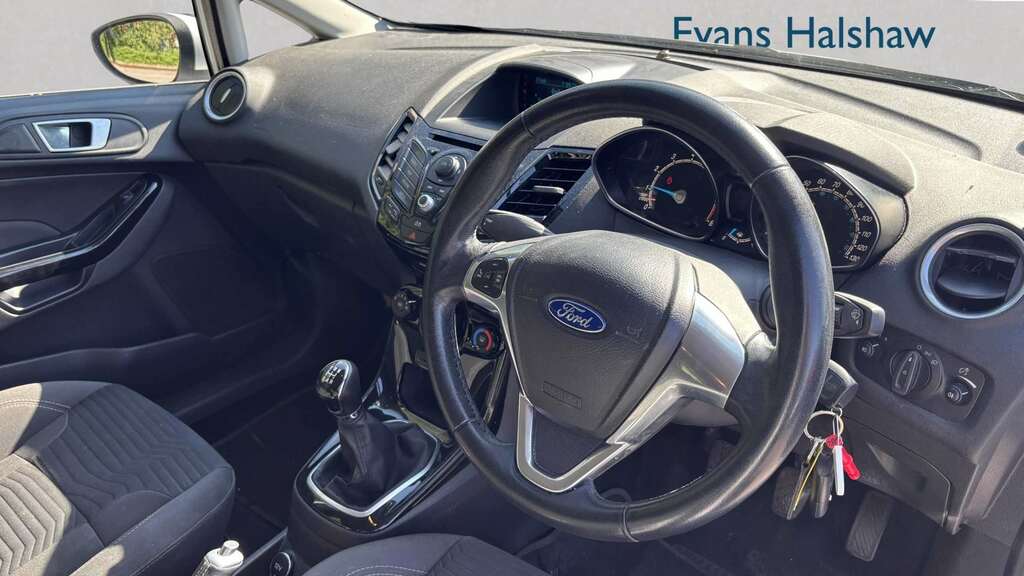 Ford Fiesta 1.25 82 Zetec 2014 White #2