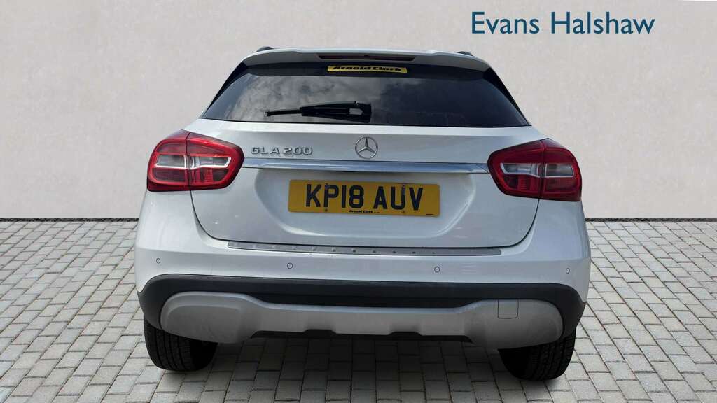 Mercedes-Benz GLA Class 200 Se Executive 2018 KP18AUV White #5