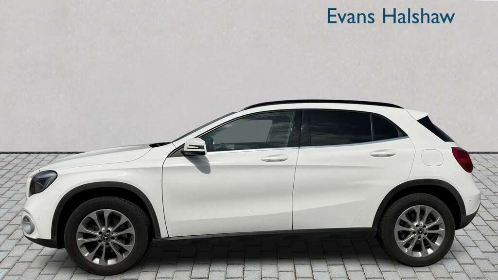 Mercedes-Benz GLA Class 200 Se Executive 2018 KP18AUV White #3