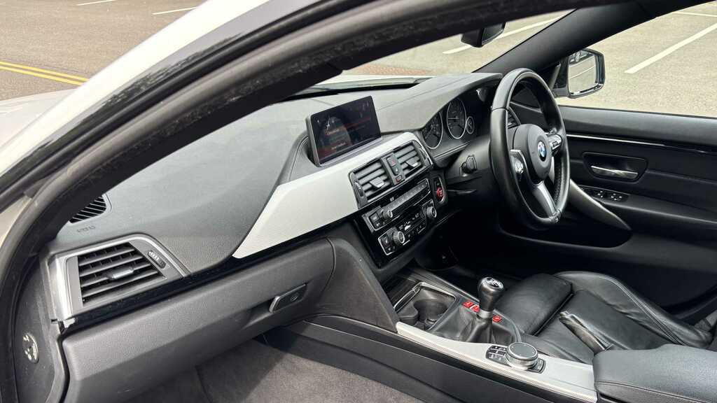 BMW 4 Series 420I M Sport Professional Media 2019 White #4