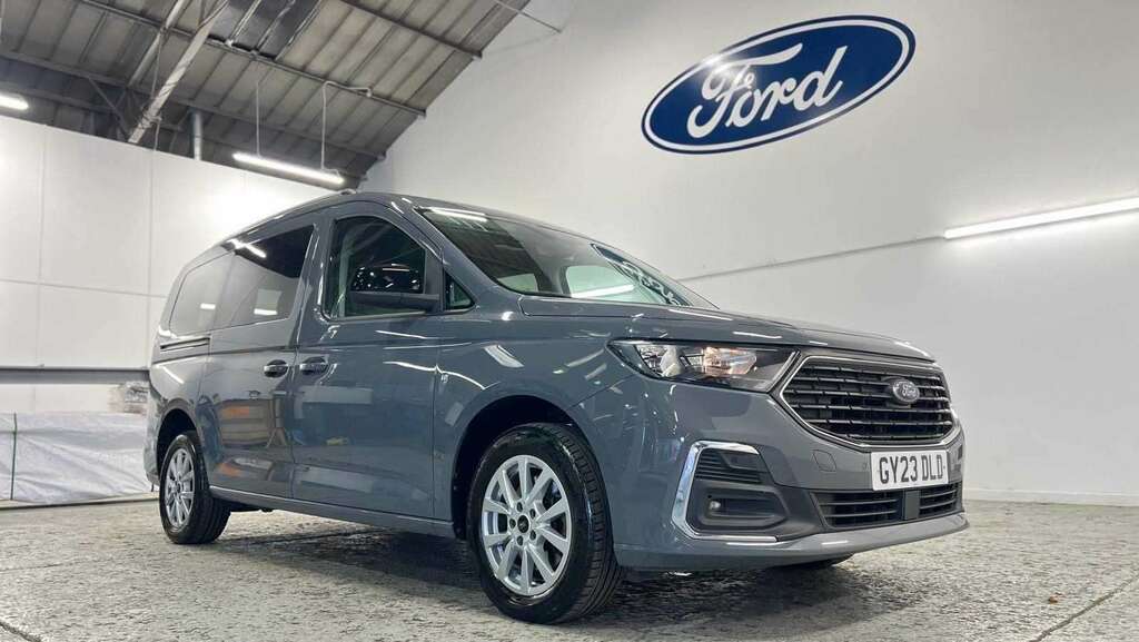 Ford Tourneo Connect Connect Active E-boost Red #1