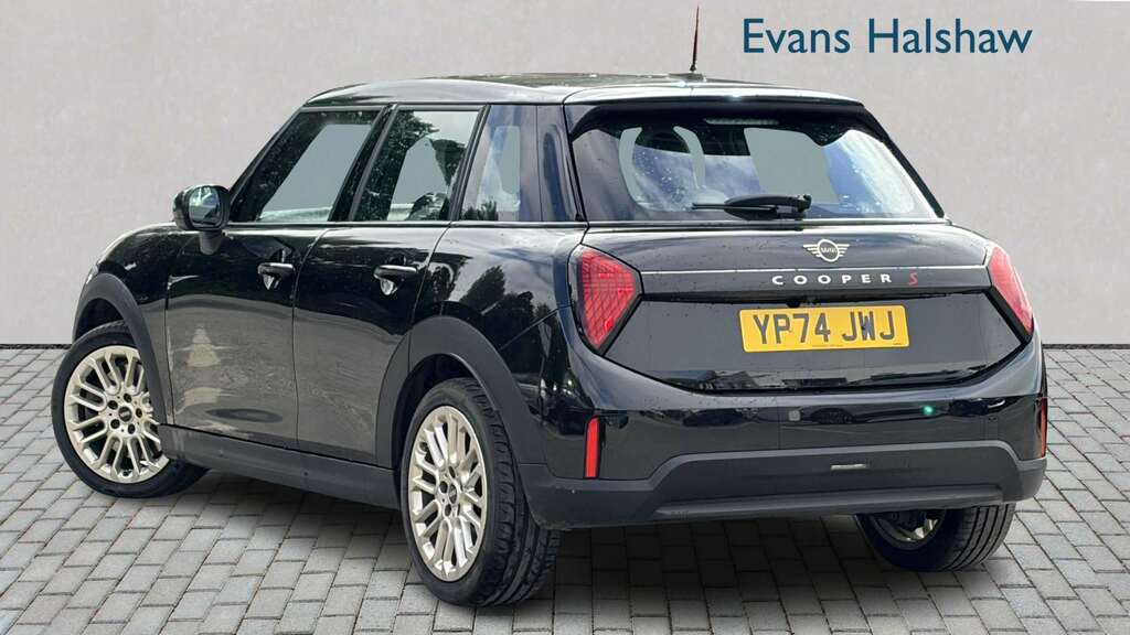 Mini Hatch 2.0 S Exclusive 2024 YP74JWJ Black #2