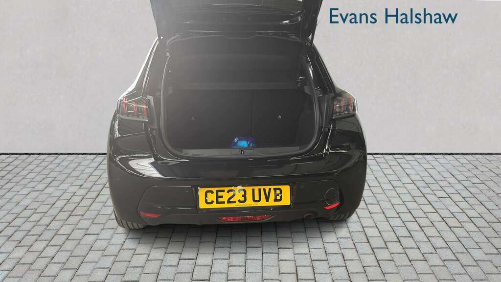 Peugeot 208 1.2 Puretech 100 Allure Premium 2023 CE23UVB Black #4