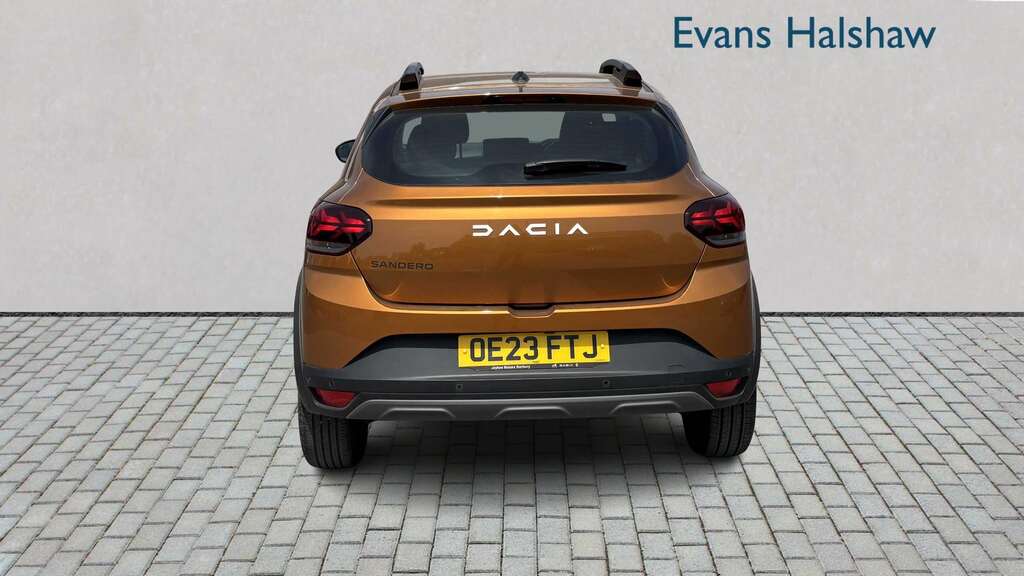 Dacia Sandero Stepway 1.0 Tce Journey Cvt 2023 Orange #2