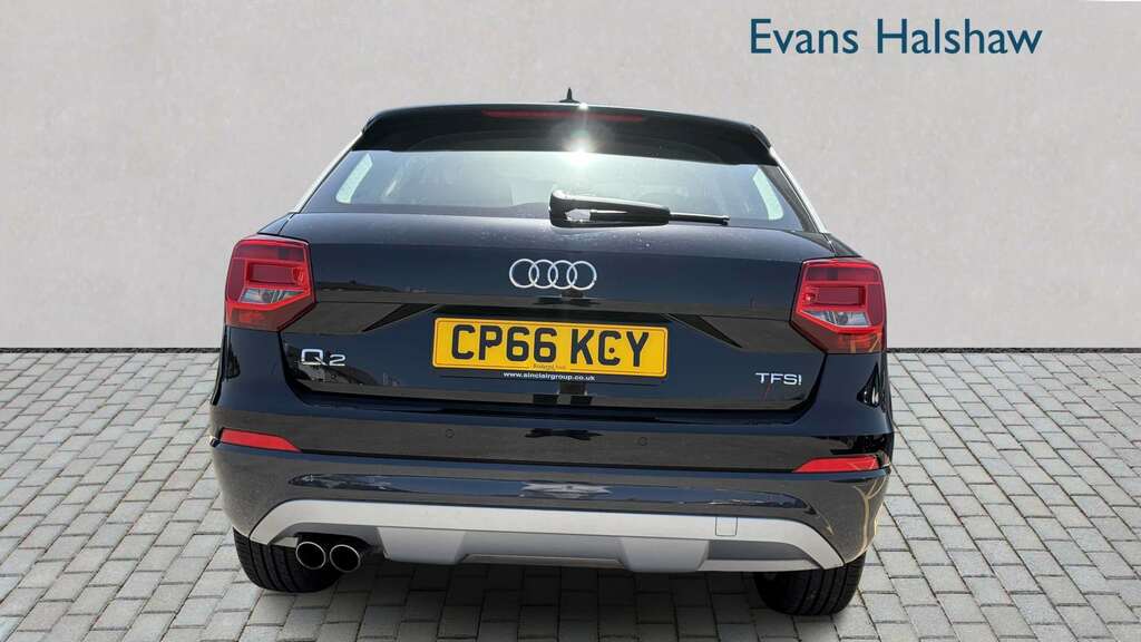 Audi Q2 Tdi Sport White #4