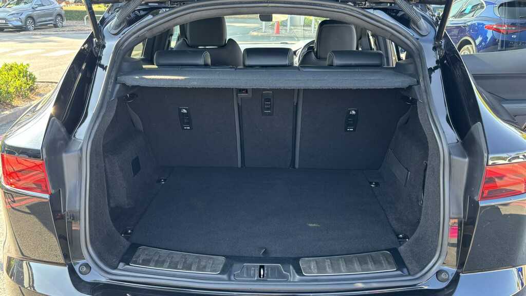 Jaguar E-Pace Jaguar Estate 1.5 P300e R-dynamic Hse Blue #9