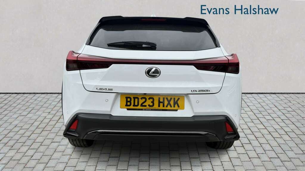 Lexus UX 250H 2.0 F-sport Design Cvt 2023 BD23HXK White #4